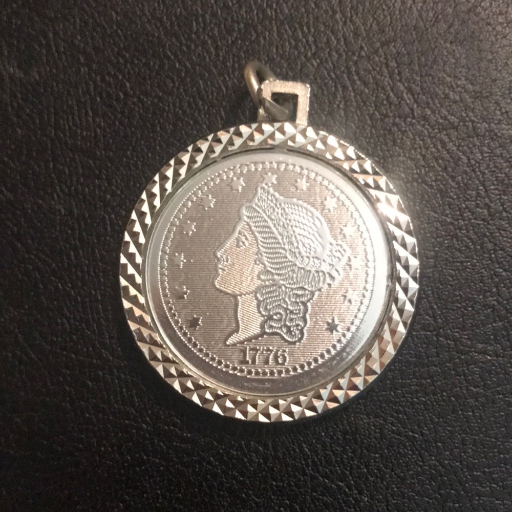 VINTAGE 1776 Bicentennial coin pendant